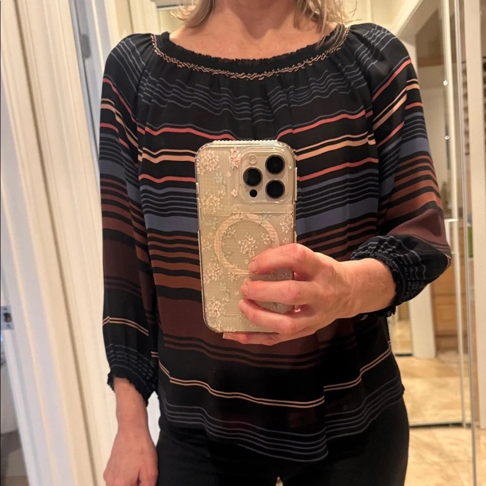 Joie silk top. Size XS but could fit up to medium and still be very flattering. - Picture 5 of 5